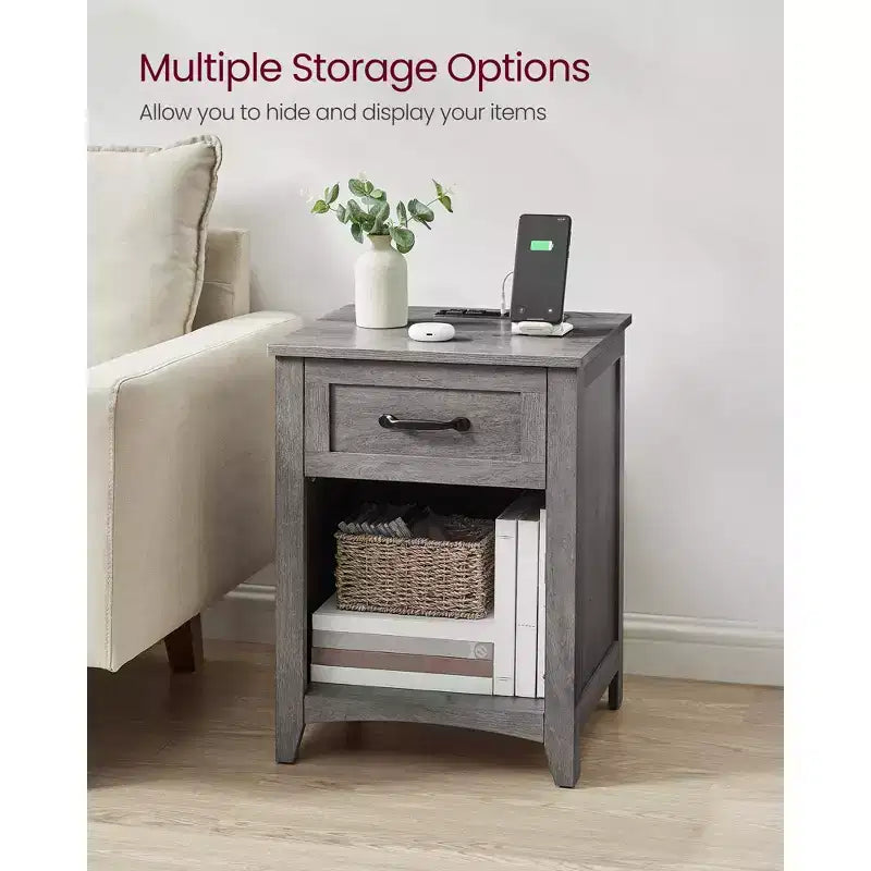 Comodino da Fattoria a 2 Pezzi con Stazione di Ricarica USB, Cassetto e Ripiano Aperto, Tavolino da Notte per Decorazione Domestica, Grigio Nebbioso