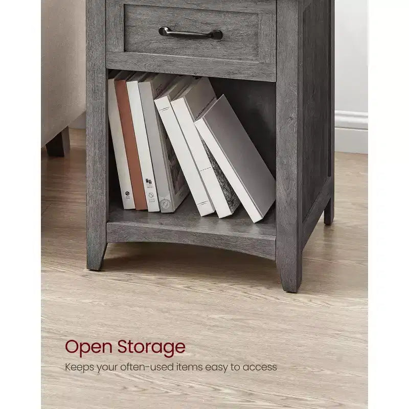Comodino da Fattoria a 2 Pezzi con Stazione di Ricarica USB, Cassetto e Ripiano Aperto, Tavolino da Notte per Decorazione Domestica, Grigio Nebbioso