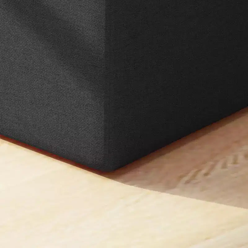 Pouf quadrato Brooks in tessuto trapuntato stile contemporaneo