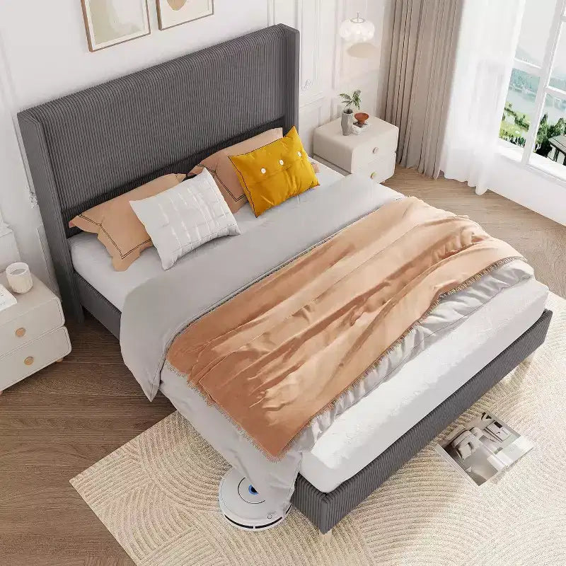 Struttura letto imbottita matrimoniale, piattaforma in velluto a coste con testiera ad ali con canali verticali, doghe in legno, senza rete a molle, grigio