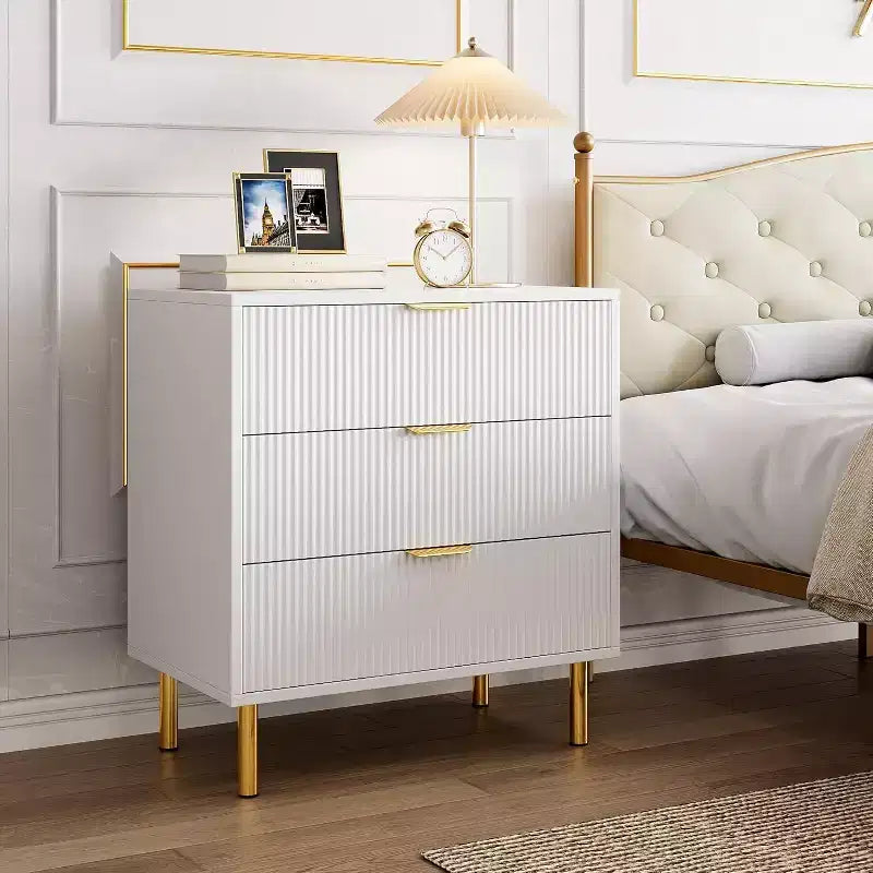 Cassettiera Moderna a 3 Cassetti - Maniglie Dorate e Ampio Spazio Contenitivo per Camera da Letto e Soggiorno